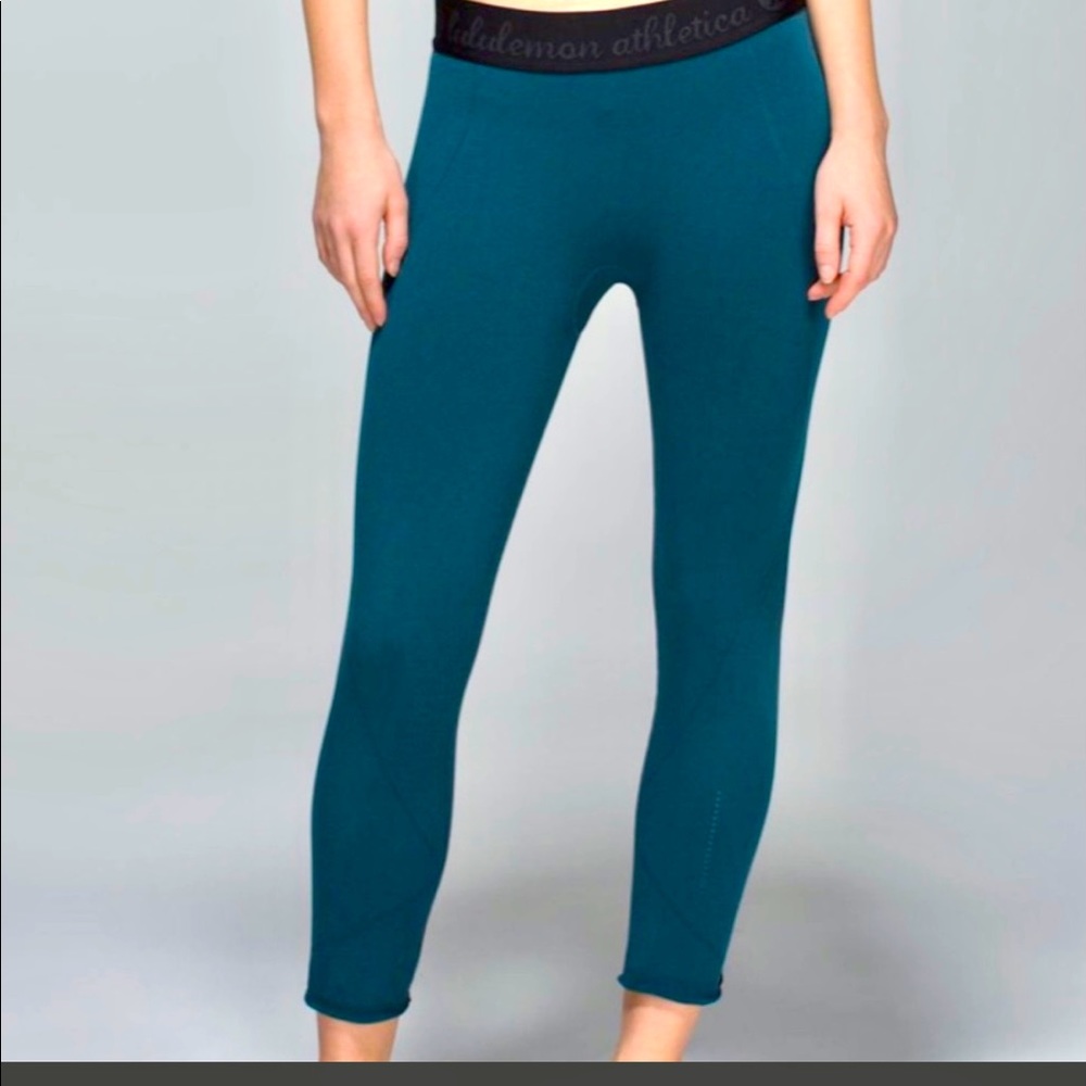 Lululemon Athletica Warp Knit Tight in Teal L